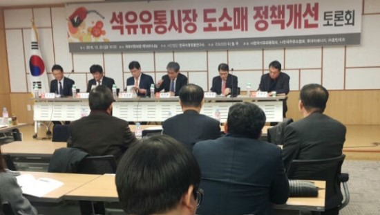 알뜰주유소, ‘심판인 정부가 골 넣겠다고 경기에 뛰어든 셈’ 알뜰주유소, ‘심판인 정부가 골 넣겠다고 경기에 뛰어든 셈’