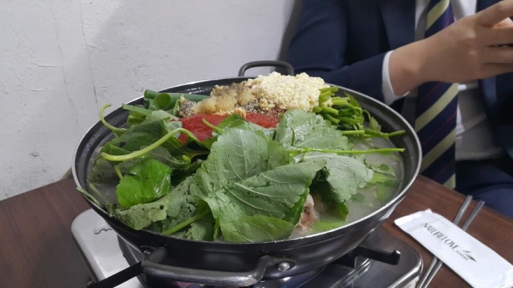 2차는 감자탕으로 배 채우기!