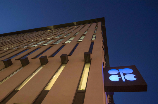 2017년 1월 1일 OPEC 감축 시작 "실패시 유가 '뚝'" 2017년 1월 1일 OPEC 감축 시작 "실패시 유가 '뚝'"