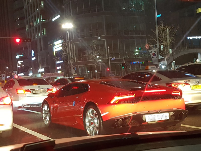 어떤 모델일까? 슈퍼카 람보르기니 강남에서 목격 후기 : 네이버 블로그