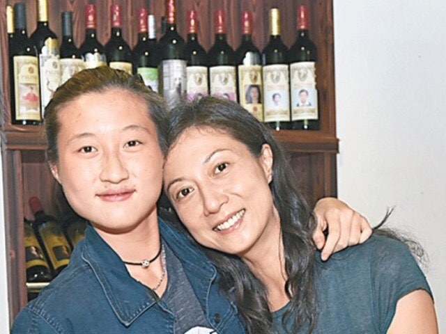 성룡의 10대 딸 자살미수후 정신병원 입원설