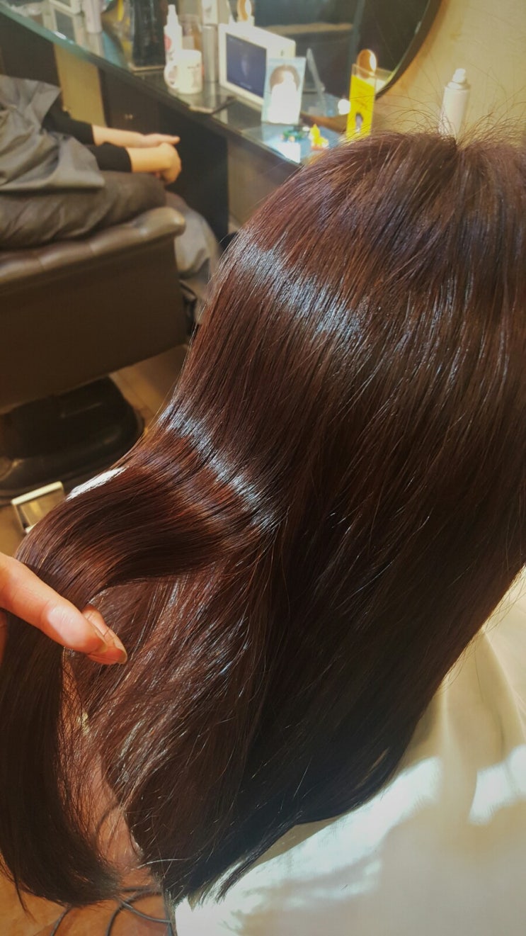  파란헤어에서 레드바이올렛염색으로 복구염색 시술. (학동역미용실)