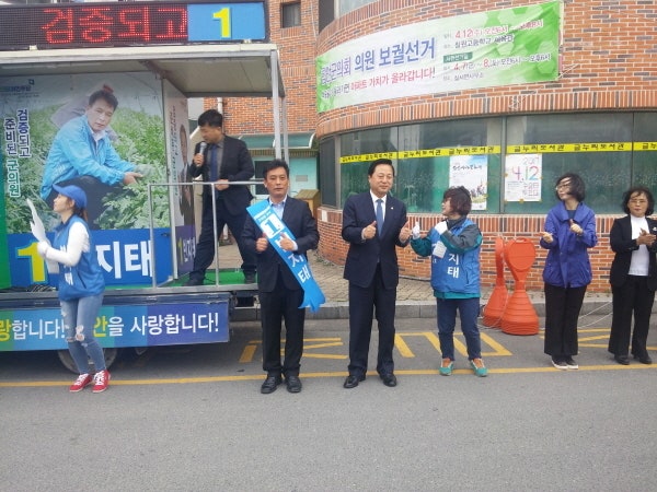 [프레시안] 더민주당 김두관 의원, 빈지태 함안군의원 후보 지원 유세 나서