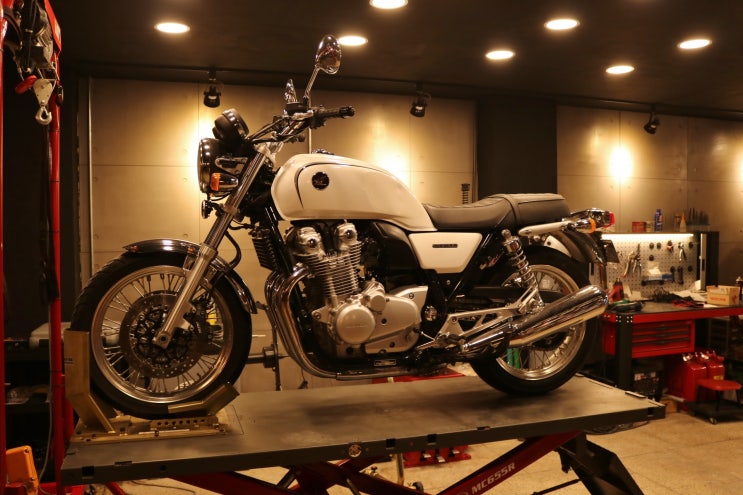  15` CB1100EX 아웃텍스 튜브리스킷 작업 - [바이킹넷 대전점 길스개러지]