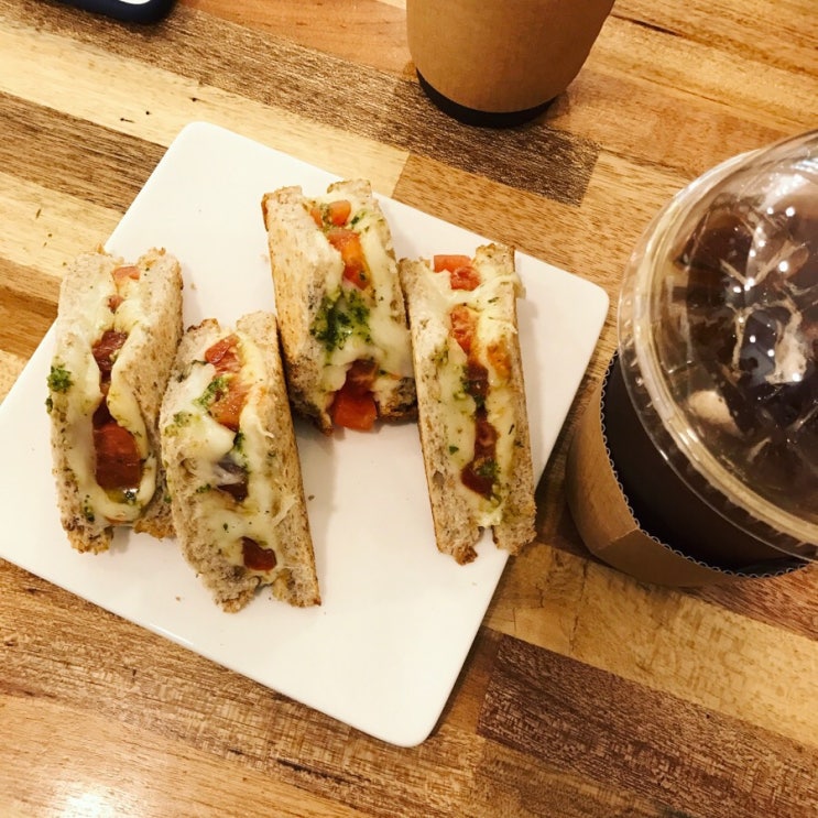 나만 알고 싶지만 공유하고 싶은 합정역 에이카페 나만 알고 싶지만 공유하고 싶은 합정역 에이카페