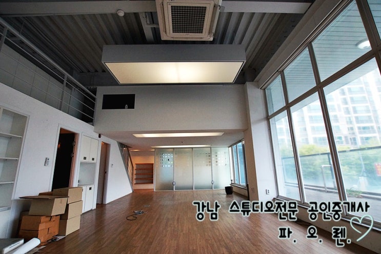  삼성동 지상 스튜디오 - 층고4.4m, 복층구조, 바닥난방, 내부화장실, 넓은테라스, 엘리베이터, 시스템냉난방, 역세권위치
