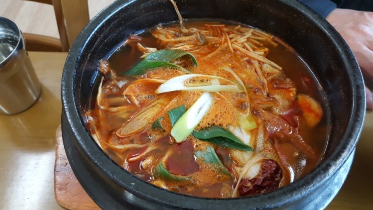  수원과학대 육개장 비슷한 우신탕 괜찮네요. 
