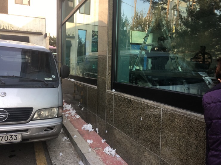  분당 운중동 식당 준공 청소 시트지 제거