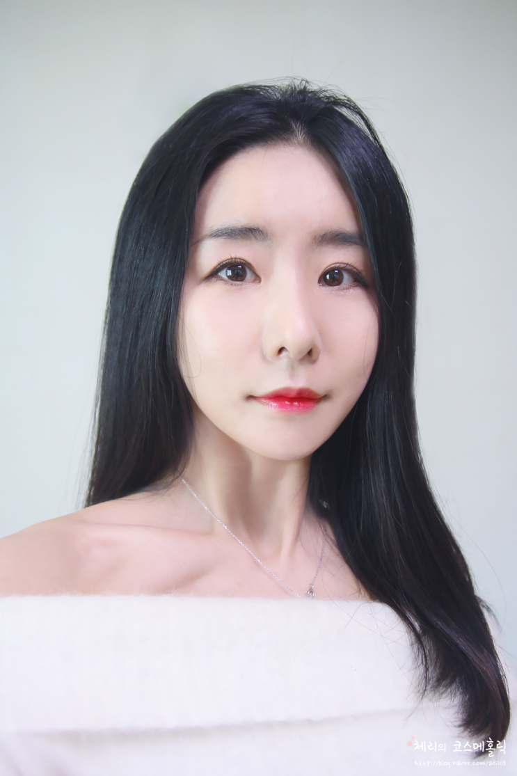  입생로랑 파운데이션픽서와  New 베르니 아 레브르로 핑크 립 메이크업했어요.