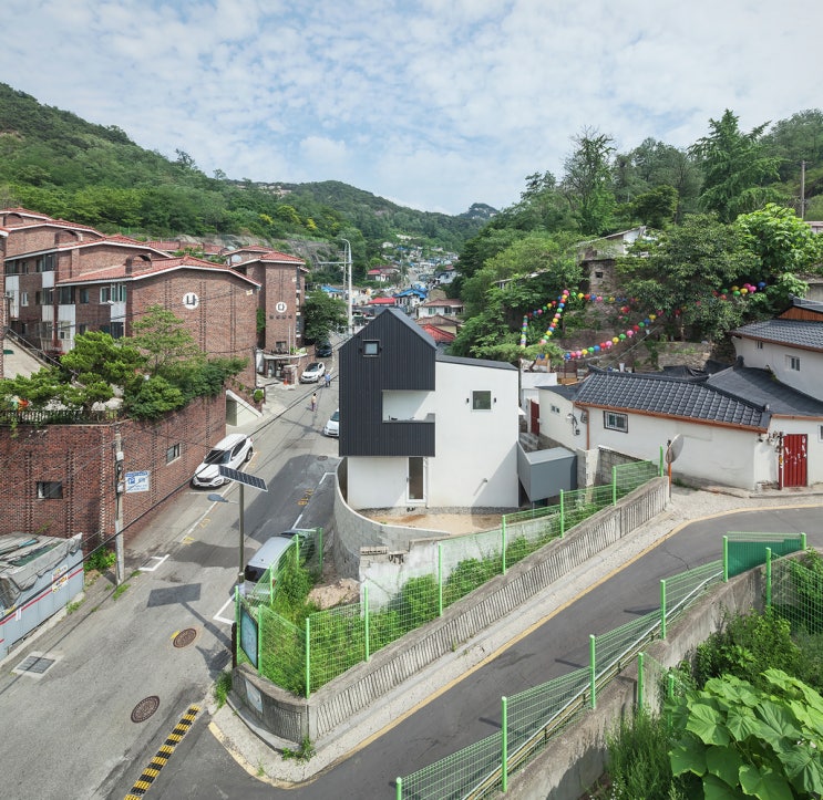 경사로 집짓기 사례, 옹벽과 보강토블럭 및 석축 위 단독주택 짓기