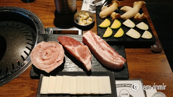 [홍대입구역 맛집] 프리미엄 숙성육 : 바류식당