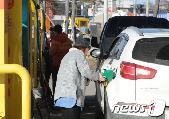 안하나 못하나...셀프주유소 20% 시대 모바일 포인트 적립 뒷전 안하나 못하나...셀프주유소 20% 시대 모바일 포인트 적립 뒷전