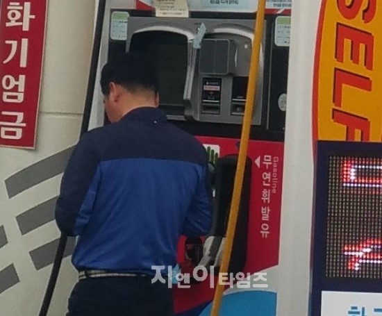 주유소 기름 팔아 카드사 좋은 일만 시켜주나? 주유소 기름 팔아 카드사 좋은 일만 시켜주나?
