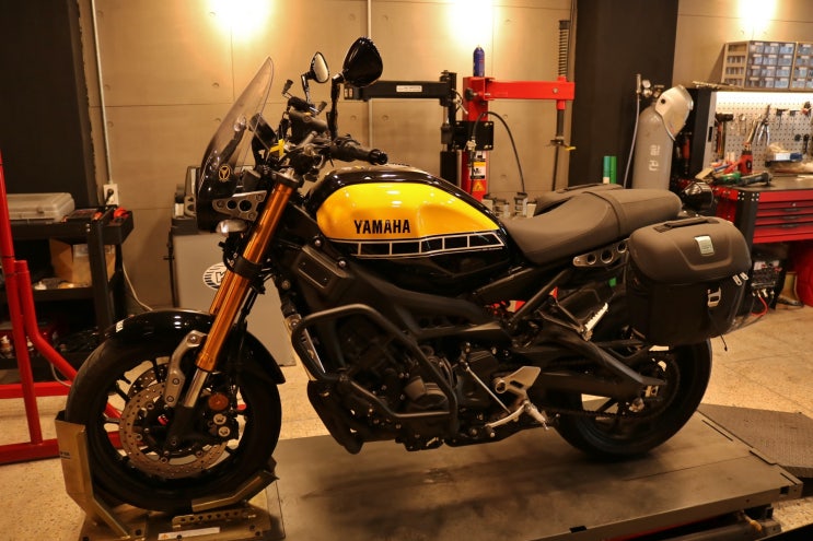  야마하 XSR900 테르미뇨니 머플러 장착 - [바이킹넷 대전점 길스개러지]