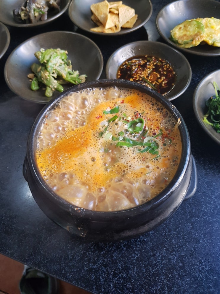  경복궁역 근처 백반집 올갱이해장국