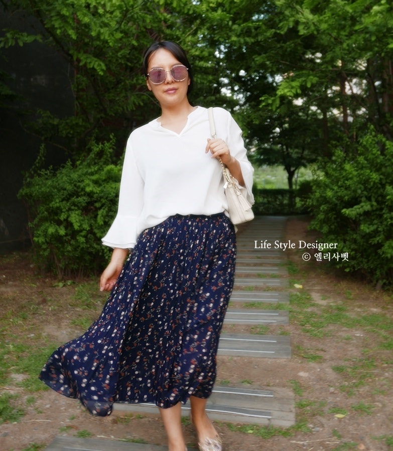 무자크 플라워 스커트 봄 데일리룩 연출