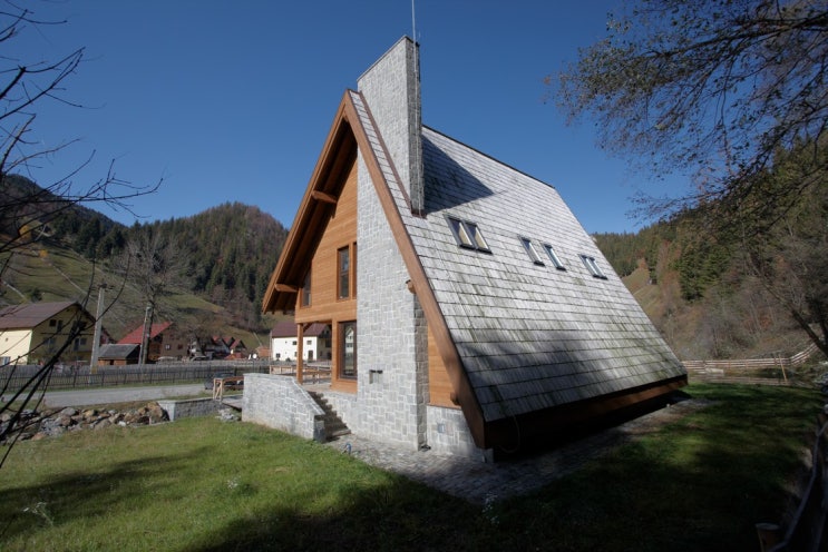 삼각형 지붕 A-Frame 주택 응용의 박공지붕 전원주택 건축 뷰 삼각형 지붕 A-Frame 주택 응용의 박공지붕 전원주택 건축 뷰