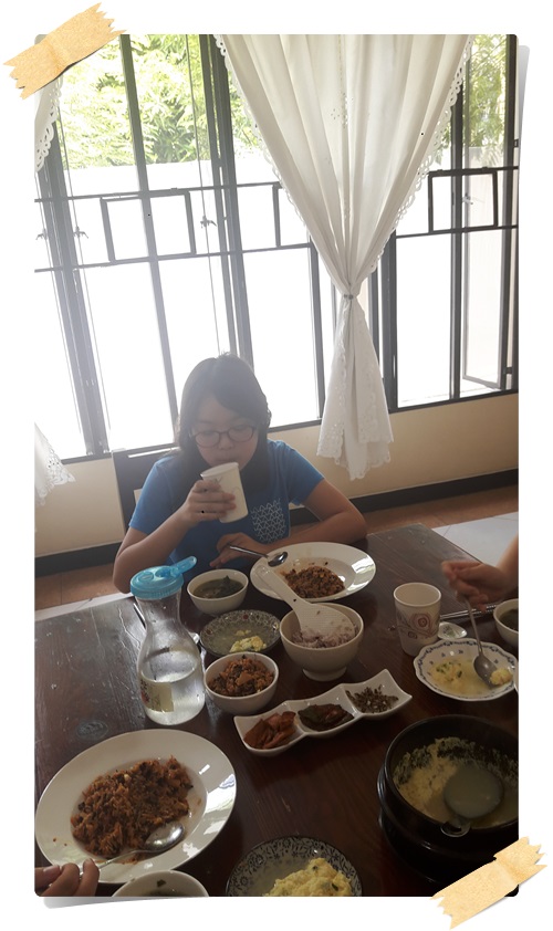  필리핀알라방홈스테이 단어를 복습하는 아이들~