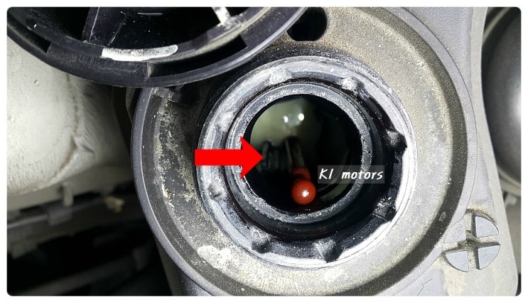  BMW정비센터 K1모터스 320d 엔진에서 나는 연기와 냄새 워터펌프가 망가졌어요.