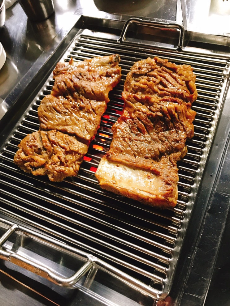 [압구정 맛집] 돼지갈비, 고추장찌개가 실한 연탄공장