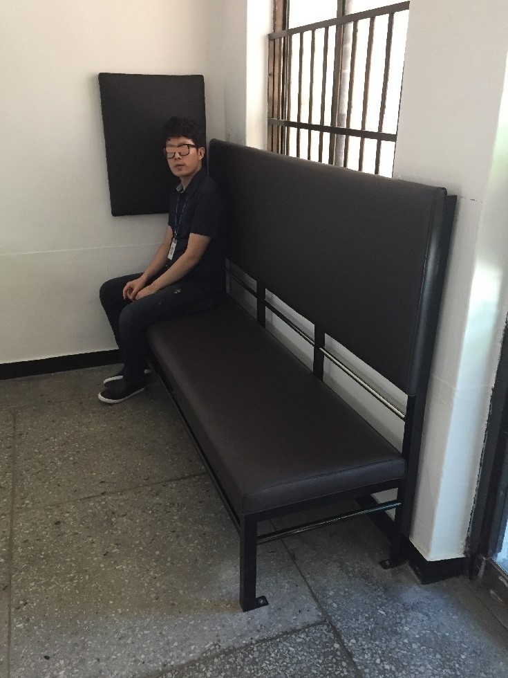  경찰서 _ 피의자 대기석