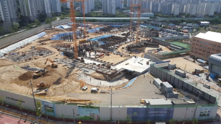  저희집 베란다 에서본 봉담 한신공영 공사현장 