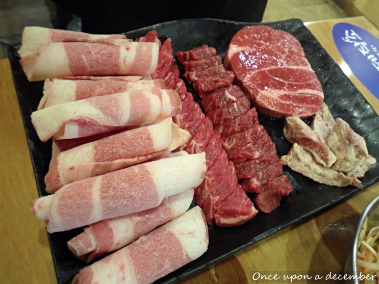 대구 율하 맛집 :: 소고기와 육회, 스테이크까지 한번에 즐기는 생고기제작소 대구율하점 