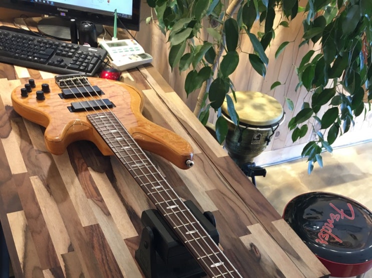  부산 수영구 톤메이드 기타샵 / YAMAHA TRB 4 현 베이스 / 베이직 셋업 / 줄 교환 / 현고 조정 / 넥조정 / 잭 포트 수리 / 악기 수리 / 리페어기 / 악기 리뷰