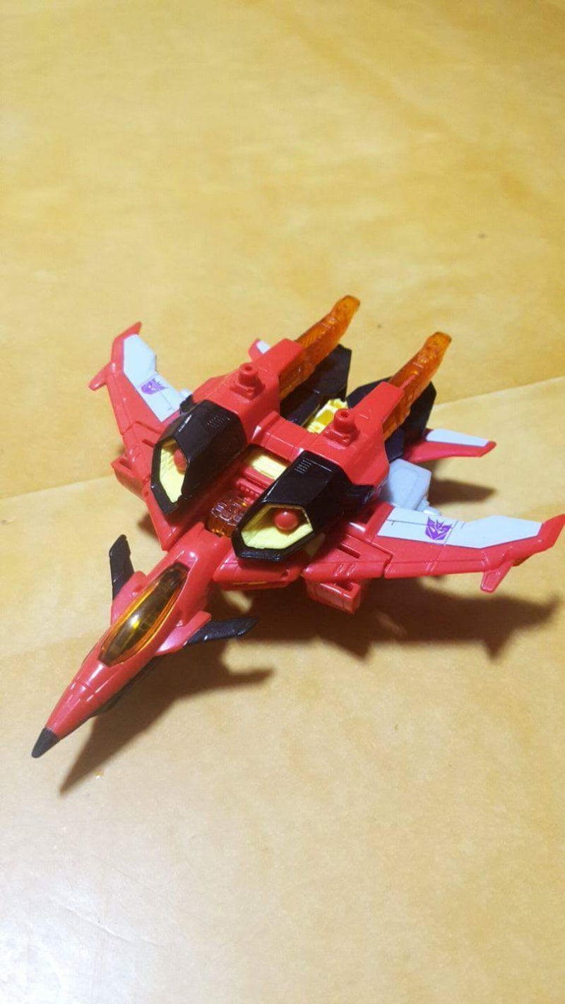 트랜스포머 제너레이션 아마다(부제:마이크론전설) 국내명:은하영웅 사이버트론의 30주년기념 토이저러스 한정판 디럭스급 디셉티콘 항공참모  아마다 스크림 : 네이버 블로그