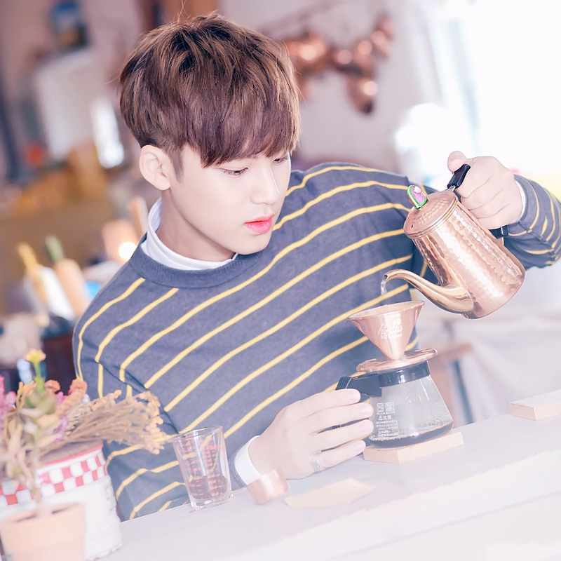 SEVENTEEN 珉奎: 照片、桌布、動圖、高畫質圖片、自拍