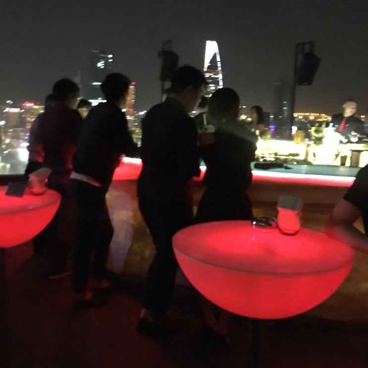  베트남 한달살기 +호치민 9일차 아이폰 수리완료,점심 분,thuc 카페 코코넛주스,일본인거리 스시월드,칠바