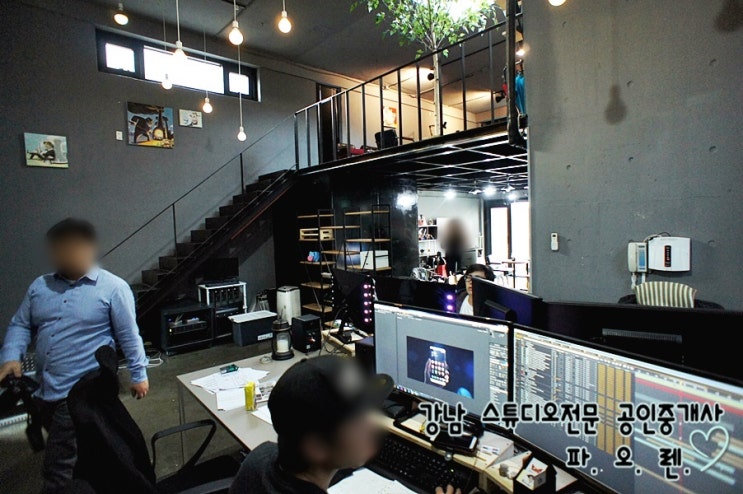  신사동 지상 복층 사무실 겸 스튜디오임대 - 내부복층구조, 전용 테라스, 옥상 사용가능, 엘리베이터, 내부화장실, 압구정역세권, 주차 가능