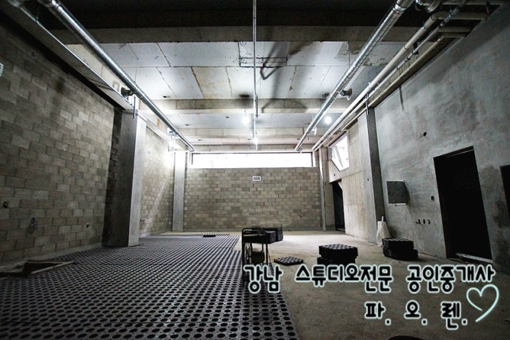 강남 논현동 신축 자연광 스튜디오임대 - 엘리베이터, 층고4.5미터, 내부화장실, 예쁜외관, 대로변이면, 빠른입주가능