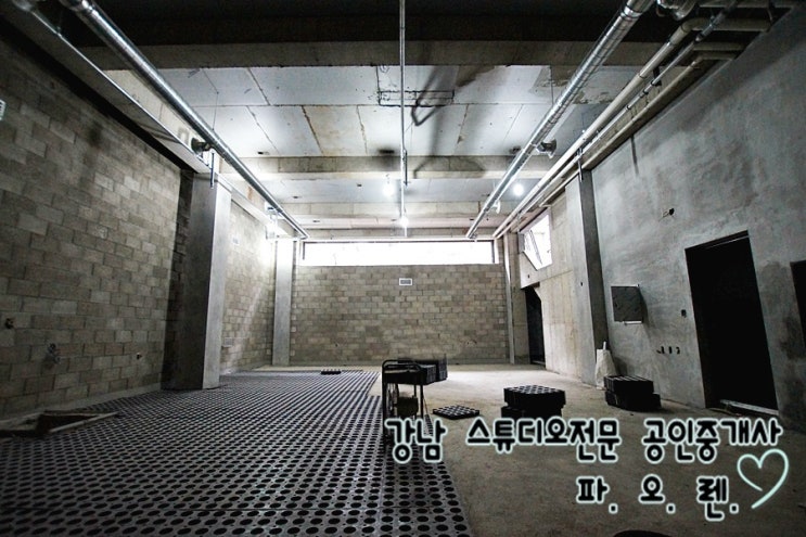  강남 논현동 신축 자연광 스튜디오임대 - 엘리베이터, 층고4.5미터, 내부화장실, 예쁜외관, 대로변이면, 빠른입주가능