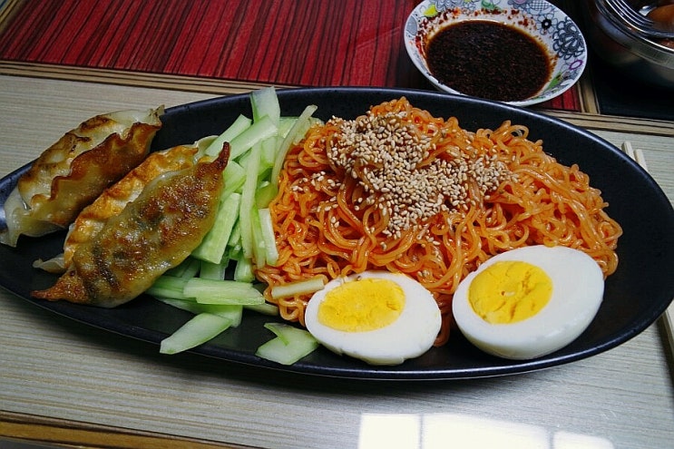  임산부야식 / 여보야가 만들어준 매콤한 비빔면 군만두 비엔나소세지