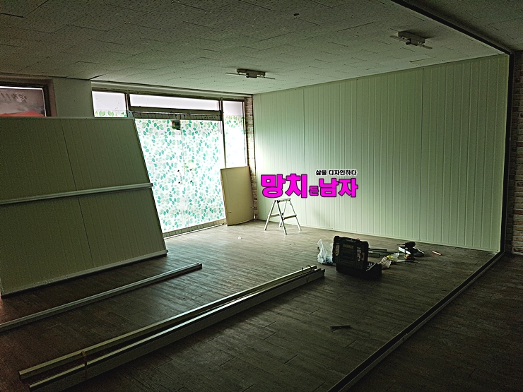  [대구 경북 경산 구미 영천 경주]판넬행거도어 샌드위치 판넬 슬라이딩 도어시공 설치 판넬 사무실칸막이 가벽 판넬 문 공장문 창고건물제작 [망치든남자]