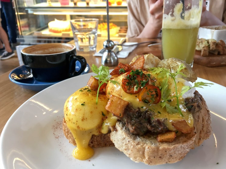 쿠알라룸푸르 존예 방사 카페 BREAKFAST THIVES