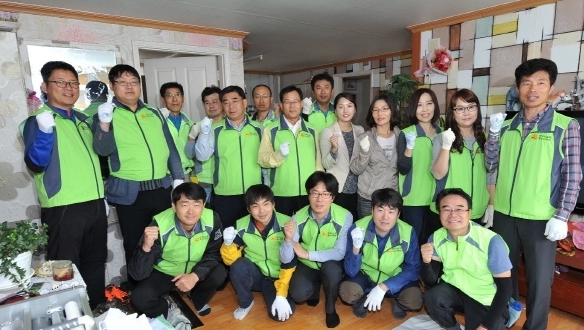  광양제철소 도배재능봉사단, 지역사회에 전해진 철 든 손길