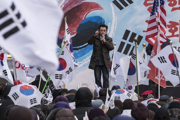  93. 윤창중의 火木칼럼—못 본 척 하고 싶은 저질 정치코미디의 극치…바른정당의 얼굴이 된 이혜훈