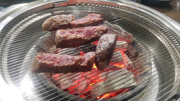 [강남 / 논현 맛집] 입에서 샤르르 녹는 고기집! 배꼽집!