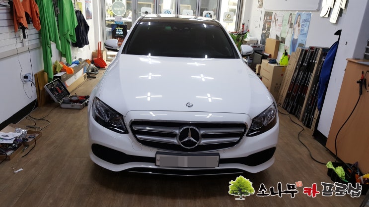 벤츠 뉴e클래스 w213 HUD 연동 네비 매립 장착