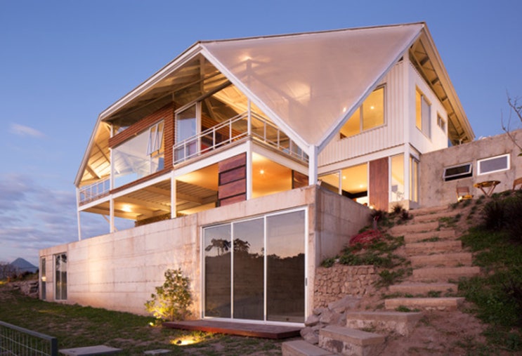 지붕 처마로 주택의 모양과 변화를 이끈 독특한 지붕 실용주택