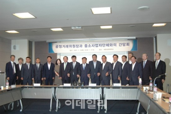 "도로公 시장개입·알뜰주유소 막아달라" 주유소협회의 호소 "도로公 시장개입·알뜰주유소 막아달라" 주유소협회의 호소