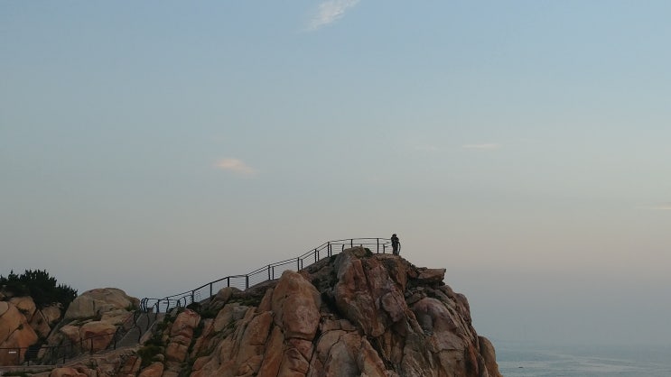 대왕암 전망대 그리고 동해 일출 바위섬에서의 해돋이 풍경 대왕암 전망대 그리고 동해 일출 바위섬에서의 해돋이 풍경