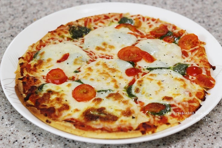  리스토란테 모짜렐라 피자 맛있네!