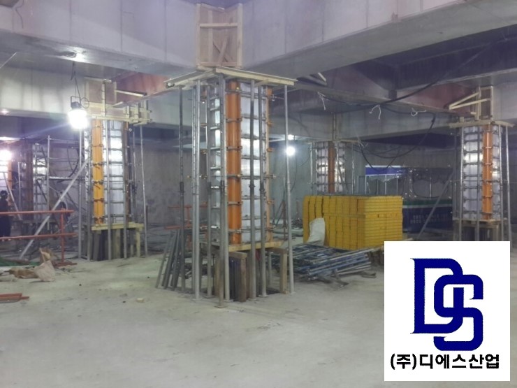 SRC구조 지하층 탑다운공사 (신형 K기둥폼 시공사진) SRC구조 지하층 탑다운공사 (신형 K기둥폼 시공사진)