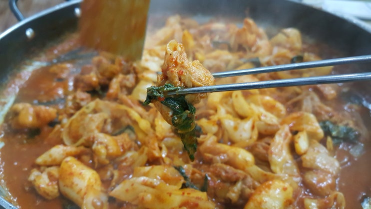  봉담 춘천닭갈비 아들이 효도하네요.