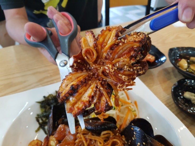 제주도 고기국수와 돌문어국수가 맛있는 영실국수 제주도 고기국수와 돌문어국수가 맛있는 영실국수