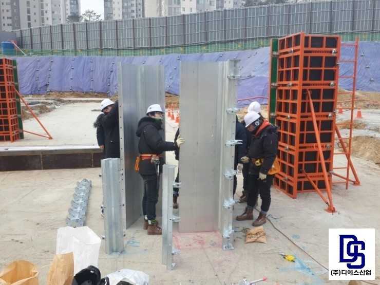 기둥폼-김포 이랜드건설현장 셈플자재 설치모습