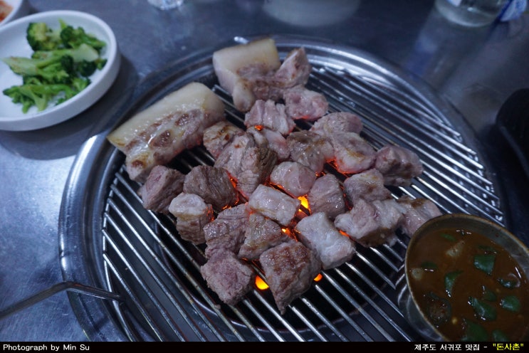  제주 서귀포 맛집, 흑돼지 근고기 맛 좋은 고기집 - 돈사촌